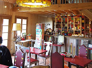 La salle principale du salon de thé